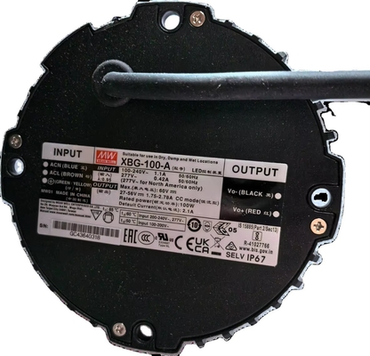 एक्सबीजी-100 एलईडी ड्राइवर 100W निरंतर शक्ति 27-56V डीसी आउटपुट वोल्टेज एलईडी स्टेज स्पॉट बे लाइटिंग के लिए